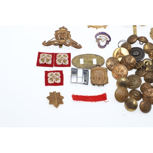 534 - AN INTERESTING COLLECTION OF SECOND WORLD WAR AND OTHER CAP BADGES AND INSIGNIA. A collection of bad... 