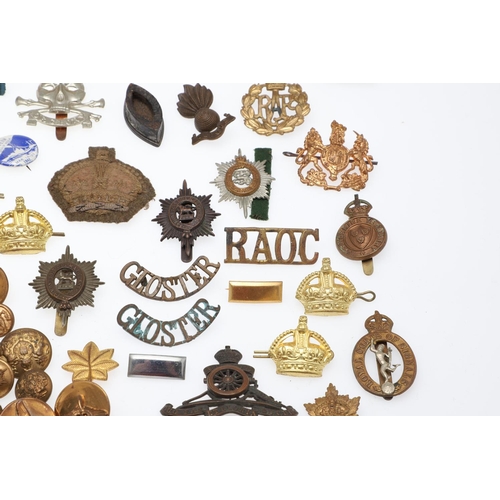 534 - AN INTERESTING COLLECTION OF SECOND WORLD WAR AND OTHER CAP BADGES AND INSIGNIA. A collection of bad... 