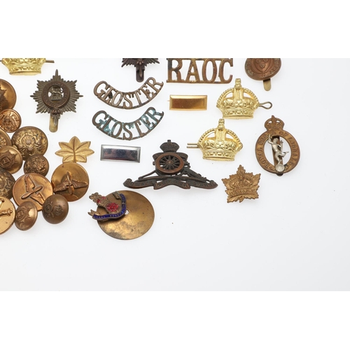 534 - AN INTERESTING COLLECTION OF SECOND WORLD WAR AND OTHER CAP BADGES AND INSIGNIA. A collection of bad... 