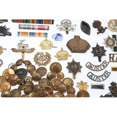 534 - AN INTERESTING COLLECTION OF SECOND WORLD WAR AND OTHER CAP BADGES AND INSIGNIA. A collection of bad... 