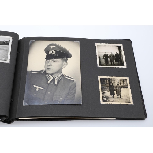 546 - A SECOND WORLD WAR GERMAN 'MEMORIES OF THE WAR' ALBUM AND PHOTOGRAPHS. A photograph album with leath... 