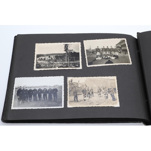 546 - A SECOND WORLD WAR GERMAN 'MEMORIES OF THE WAR' ALBUM AND PHOTOGRAPHS. A photograph album with leath... 