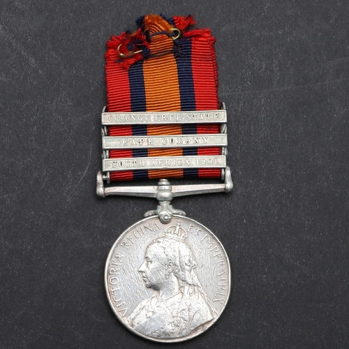 593 - A THREE CLASP QUEEN's  SOUTH AFRICA MEDAL TO THE FIELD ARTILLERY. A Queen's  South Africa Medal with... 