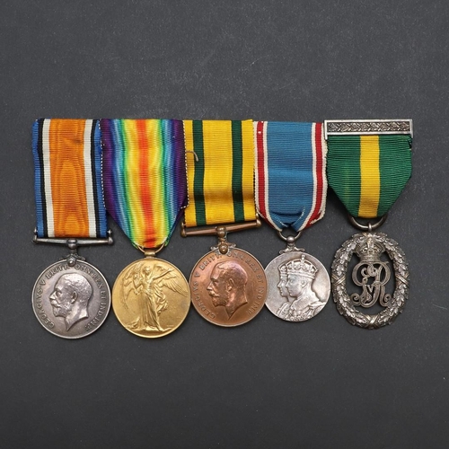 607 - A FIRST WORLD WAR TERRITORIAL MEDAL GROUP OF FIVE TO AN OFFICER IN THE 1/7 HAMPSHIRE REGIMENT. A Gre... 