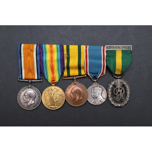 607 - A FIRST WORLD WAR TERRITORIAL MEDAL GROUP OF FIVE TO AN OFFICER IN THE 1/7 HAMPSHIRE REGIMENT. A Gre... 