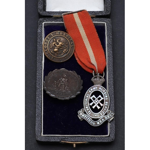 620 - A COLLECTION OF SECOND WORLD WAR AND NURSING MEDALS TO THE PASMORE FAMILY. A Collection of First Wor... 