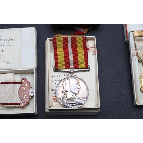 620 - A COLLECTION OF SECOND WORLD WAR AND NURSING MEDALS TO THE PASMORE FAMILY. A Collection of First Wor... 