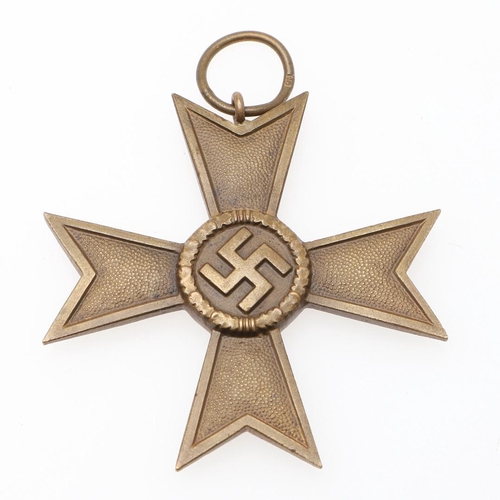 626 - TWO SECOND WORLD WAR GERMAN WAR SERVICE CROSSES, 2ND CLASS. Two Second World War German War Service ... 