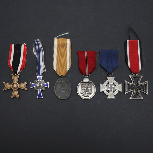 639 - A SMALL COLLECTION OF SECOND WORLD WAR GERMAN MEDALS. Second World War German Medals: A West Walls M... 