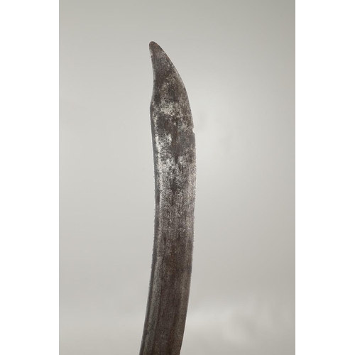 64 - AN UNUSUAL LATE 18TH CENTURY BRITISH OFFICERS SWORD. With a 60cm curved single edged blade with a cl... 