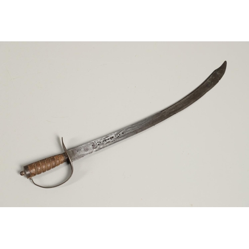 64 - AN UNUSUAL LATE 18TH CENTURY BRITISH OFFICERS SWORD. With a 60cm curved single edged blade with a cl... 