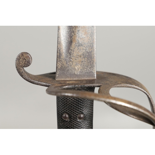 78 - A VICTORIAN 1853 PATTERN CAVALRY TROOPERS SWORD MARKED FOR THE DRAGOON GUARDS. With an 89cm curved a... 