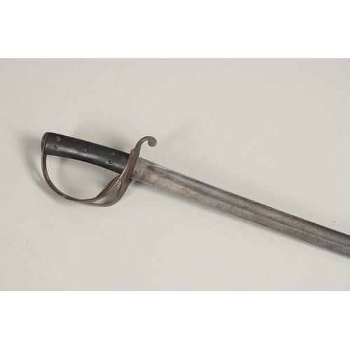 78 - A VICTORIAN 1853 PATTERN CAVALRY TROOPERS SWORD MARKED FOR THE DRAGOON GUARDS. With an 89cm curved a... 