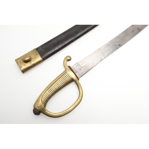 81 - A FRENCH 1816 PATTERN SHORT SWORD AND SCABBARD. With a 57.5cm pointed, curved and sharpened blade, s... 