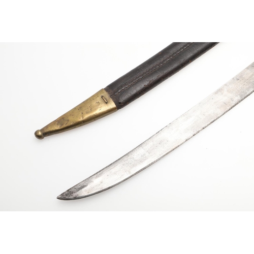 81 - A FRENCH 1816 PATTERN SHORT SWORD AND SCABBARD. With a 57.5cm pointed, curved and sharpened blade, s... 