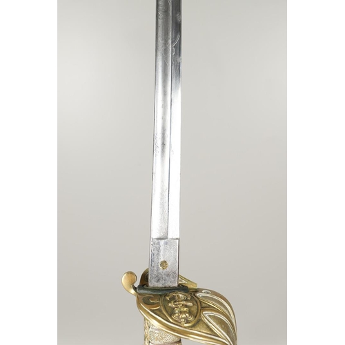 90 - A FIRST WORLD WAR NAVAL OFFICERS SWORD AND SCABBARD. With a 79cm pointed and sharpened blade decorat... 