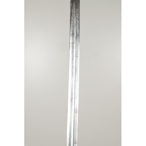 90 - A FIRST WORLD WAR NAVAL OFFICERS SWORD AND SCABBARD. With a 79cm pointed and sharpened blade decorat... 