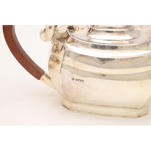 102 - AN ELIZABETH II SILVER TEA POT & MATCHING HOT WATER JUG. of shaped oblong form, with angular handles... 