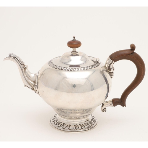 107 - A WORLD WAR II PERIOD SILVER TEA POT. of inverted baluster form, with a gadrooned border, a scroll h... 