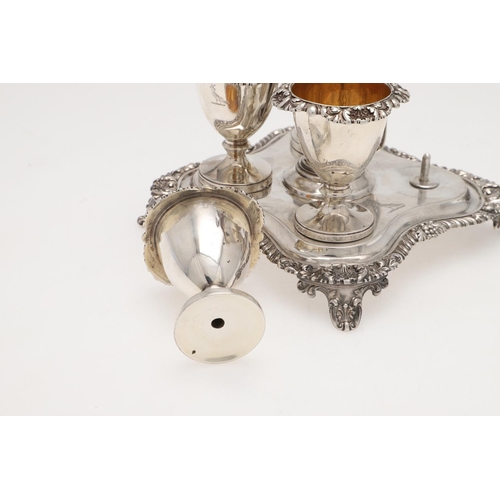 120 - A WILLIAM IV SILVER FOUR EGG-CUP CRUET FRAME. shaped square outline, with a central loop handle and ... 