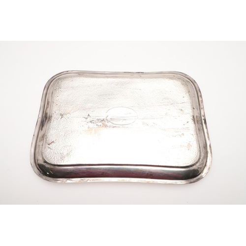 122 - AN EDWARDIAN SILVER DRESSING TABLE TRAY. shaped rectangular outline, with a spot-hammered centre and... 