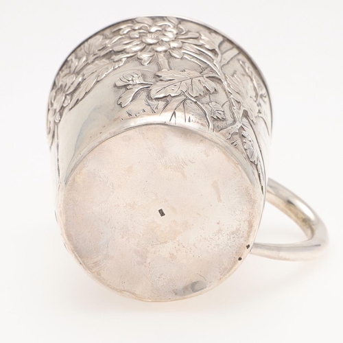 128 - A LATE 19TH/ EARLY 20TH CENTURY JAPANESE SILVER MUG. tapering circular form, with a 'C'-scroll handl... 