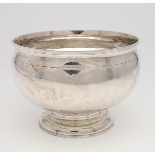 151 - A MODERN SILVER PUNCH BOWL. circular form, with a slightly everting rim and a spot-hammered finish, ... 