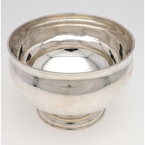 151 - A MODERN SILVER PUNCH BOWL. circular form, with a slightly everting rim and a spot-hammered finish, ... 