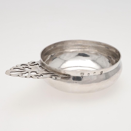 170 - A GEORGE II SILVER BLEEDING BOWL. circular form, the pierced handle initialled 