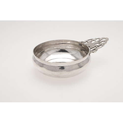 170 - A GEORGE II SILVER BLEEDING BOWL. circular form, the pierced handle initialled 