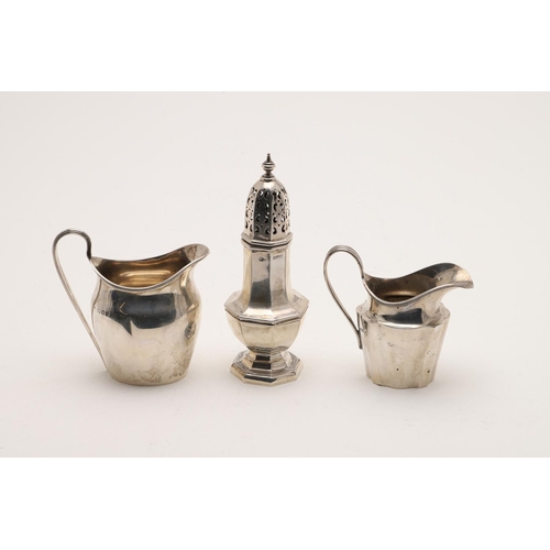 177 - A MIXED LOT OF SILVER. including a pair of modern sauceboats, by C.J Vander Ltd, Sheffield 1990, ano... 