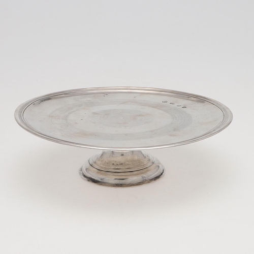 196 - A GEORGE I SILVER TAZZA. circular form, with a plain moulded border, by Hugh Arnett & Edward Pocock,... 