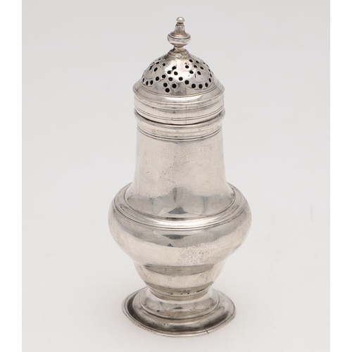 199 - A GEORGE III BALUSTER SILVER PEPPER CASTER. the bun top with a knop finial, by John Delmester, Londo... 