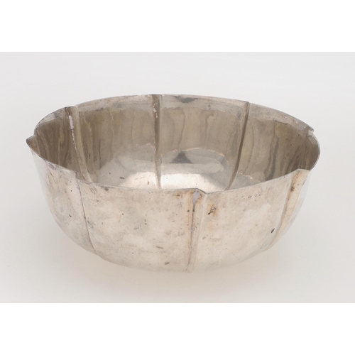 214 - AN EARLY 20TH CENTURY AUSTRIAN SILVER BOWL. shaped circular outline, with a spot hammered finish and... 