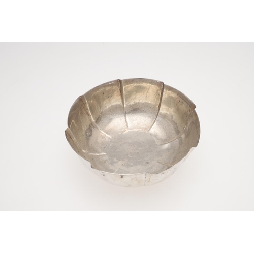 214 - AN EARLY 20TH CENTURY AUSTRIAN SILVER BOWL. shaped circular outline, with a spot hammered finish and... 