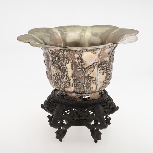 215 - A LATE 19TH/ EARLY 20TH CENTURY CHINESE SILVER ROSE BOWL. of octofoil outline, the body decorated in... 