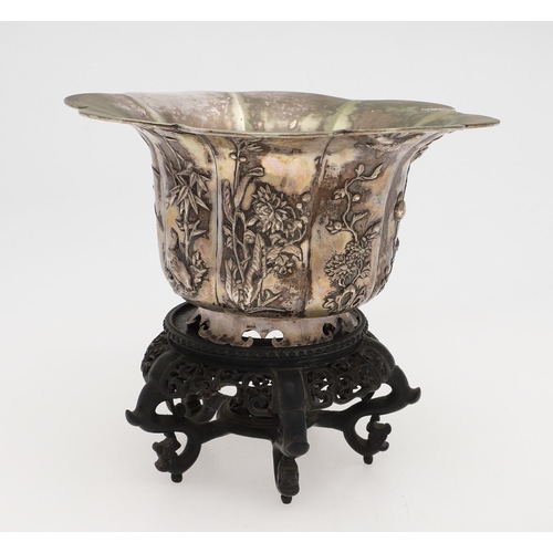 215 - A LATE 19TH/ EARLY 20TH CENTURY CHINESE SILVER ROSE BOWL. of octofoil outline, the body decorated in... 