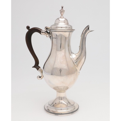 223 - A GEORGE III SILVER COFFEE POT. baluster form, with bead borders, an urn finial and a scroll handle,... 