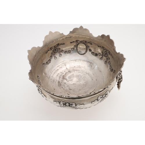 231 - AN EDWARDIAN SILVER ROSE BOWL. shaped circular outline, with a moulded border, twin lion mask ring h... 