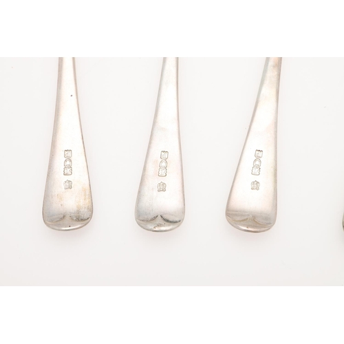 39 - A GEORGE V CASED SET OF SIX OLD ENGLISH PATTERN SILVER SOUP SPOONS. by Josiah Williams & Co, London ... 