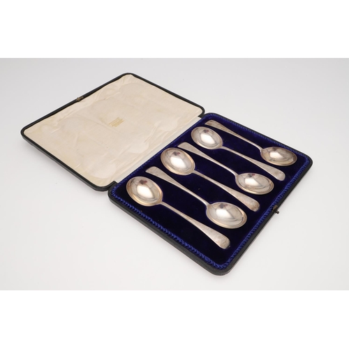 39 - A GEORGE V CASED SET OF SIX OLD ENGLISH PATTERN SILVER SOUP SPOONS. by Josiah Williams & Co, London ... 