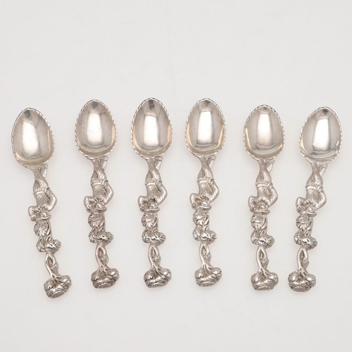 65 - A VICTORIAN SET OF SIX HARLEQUIN SILVER TEASPOONS. the back of the bowls in the form of leaves and w... 