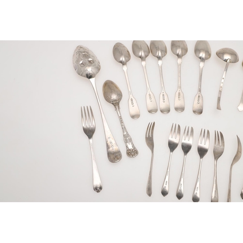 67 - MIXED SILVER FLATWARE. 6 teaspoons, a dessert fork, a modern small ladle, a berry table spoon, 6 pas... 