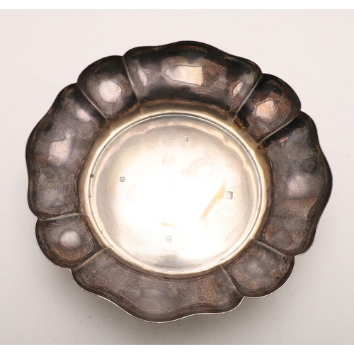 84 - AN ELIZABETH II SILVER FRUIT BOWL. shaped circular outline, with 