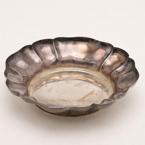 84 - AN ELIZABETH II SILVER FRUIT BOWL. shaped circular outline, with 