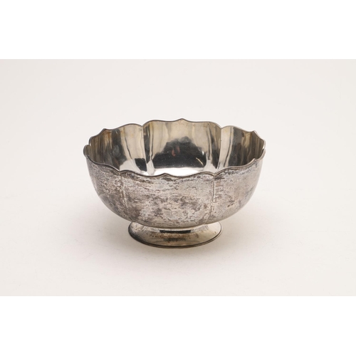 85 - A LATE 19TH/ EARLY 20TH CENTURY CHINESE SILVER ROSE BOWL. shaped circular form, with a moulded borde... 