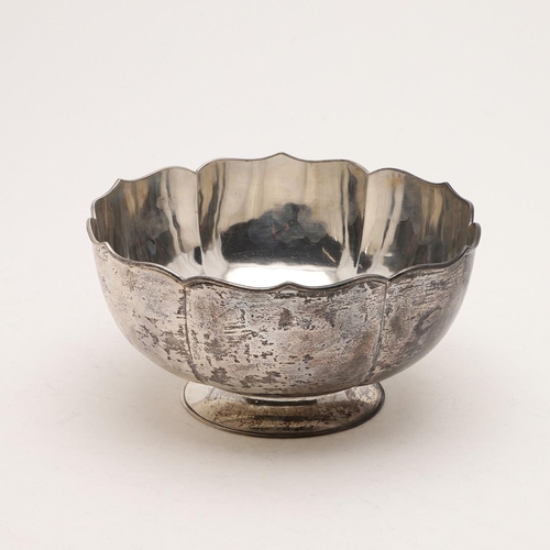 85 - A LATE 19TH/ EARLY 20TH CENTURY CHINESE SILVER ROSE BOWL. shaped circular form, with a moulded borde... 