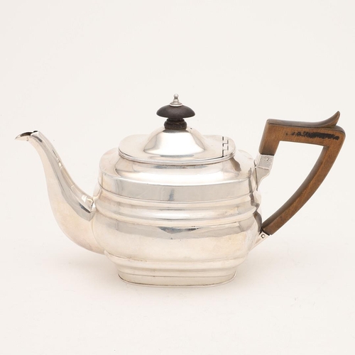 95 - A GEORGE III SILVER TEA POT. of rounded oblong form and with an angular handle, by Robert & Samuel H... 