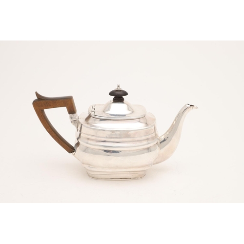 95 - A GEORGE III SILVER TEA POT. of rounded oblong form and with an angular handle, by Robert & Samuel H... 