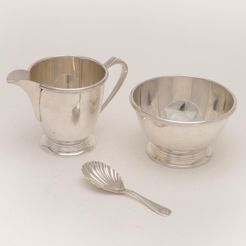 97 - AN ELIZABETH II SILVER SUGAR BOWL, MILK JUG & UNASSOCIATED CADDY SPOON. the sugar bowl & milk jug of... 